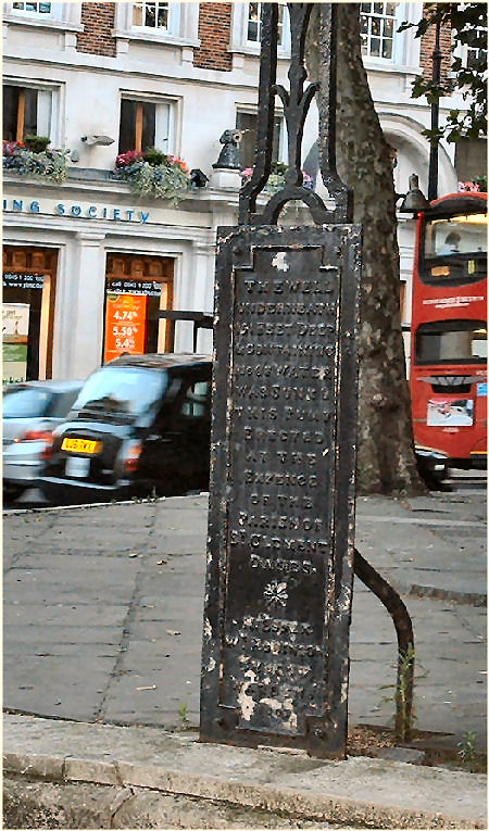 St Clements Danes well